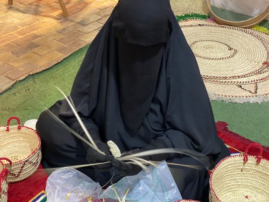 صناعة "السعف" المهنة التي تتوارثها الأجيال النسائية في وادي الدواسر