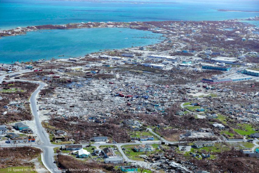 إنقاذ القطع الأثرية المتضررة من الإعصار في جزر البهاما