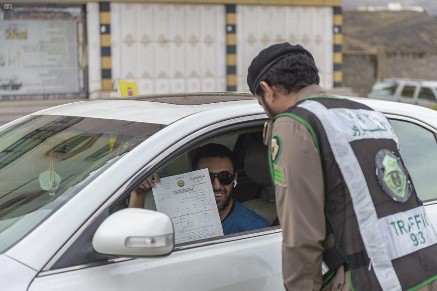 التنقل في ظل منع التجول للفئات المستثناة ورقي وليس ألكترونيا