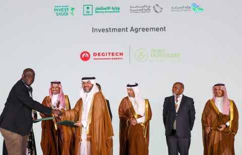 تكنولوجيات الصحراء للصناعة توقِّع اتفاقية لتصدير الألواح الشمسية إلى جنوب أفريقيا بقدرة 40 ميجاوات.