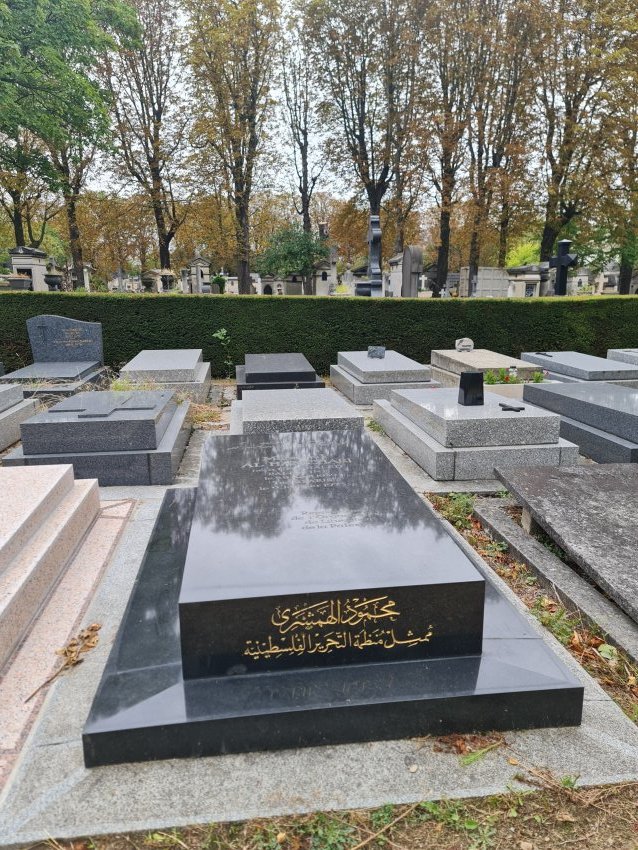 قبر محمود الهمشري في مقبرة بير لاشيز في باريس