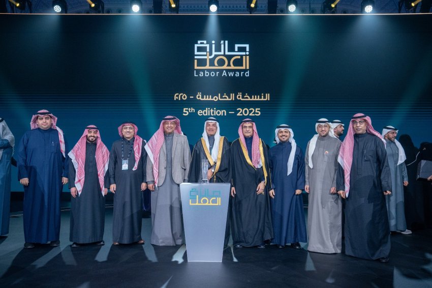 الرئيس التنفيذي لبنك البلاد يحصد جائزة أفضل رئيس تنفيذي للمنشآت الكبيرة