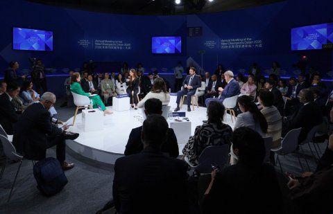 خلال مشاركته في منتدى دافوس الصيفي 2026 خالد شربتلي: الذكاء الاصطناعي سيغيّر قواعد الاقتصاد العالمي