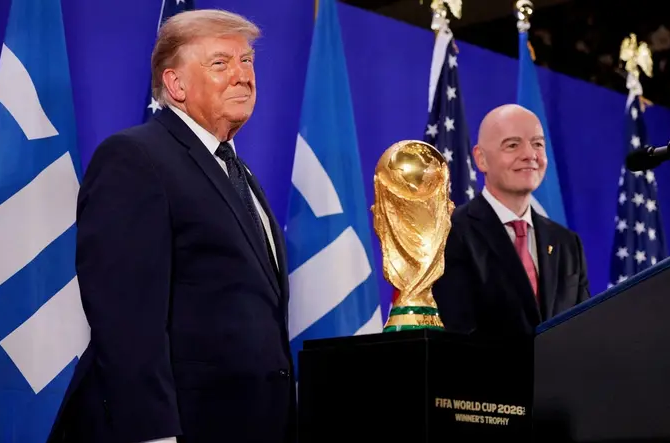 إنفانتينو يستنجد بالرئيس الأميركي لإنقاذه