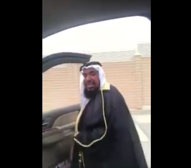 "أبو خالد" يؤدي "خيخي"