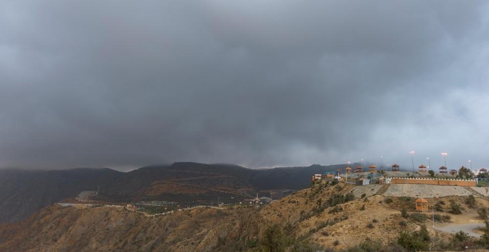 سحب رعدية ممطرة على الطائف