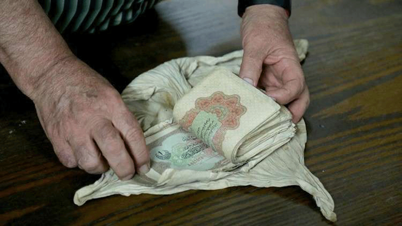 لا تزال العائلة الفلسطينية تنتظر صاحب الوديعة أو ورثته