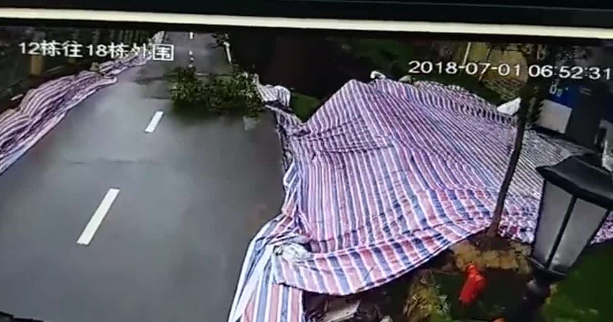 الشارع انهار خلال ثوان ولا أحد يعرف السبب