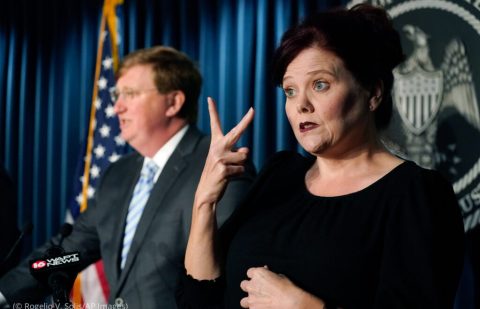 كيف يعمل مترجمو لغة الإشارة؟