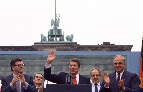 الرئيس رونالد ريغان جدار برلين