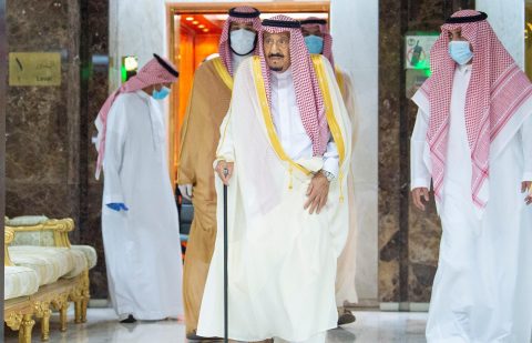 خادم الحرمين الشريفين يغادر المستشفى