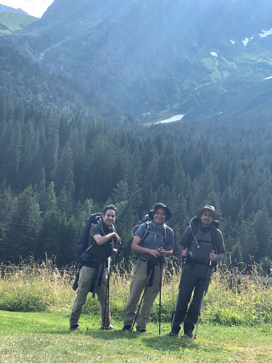 السعدون وولداه نايف وثامر بجبال الألب