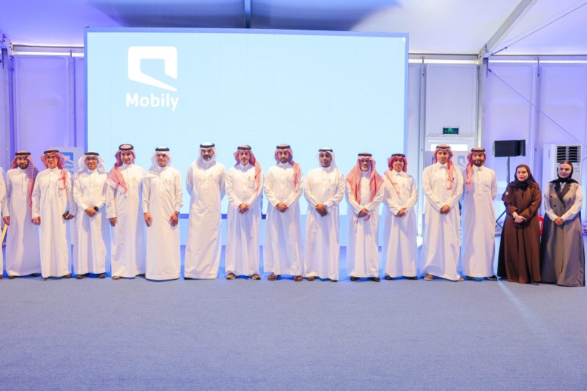 وزير الاتصالات يقف ميدانيًا على جاهزية شبكة موبايلي لخدمة ضيوف الرحمن