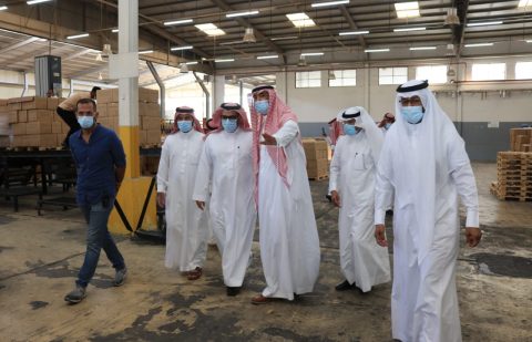 مدير عام صندوق التنمية الزراعية يزور مصنع تعبئة التمور بالأحساء