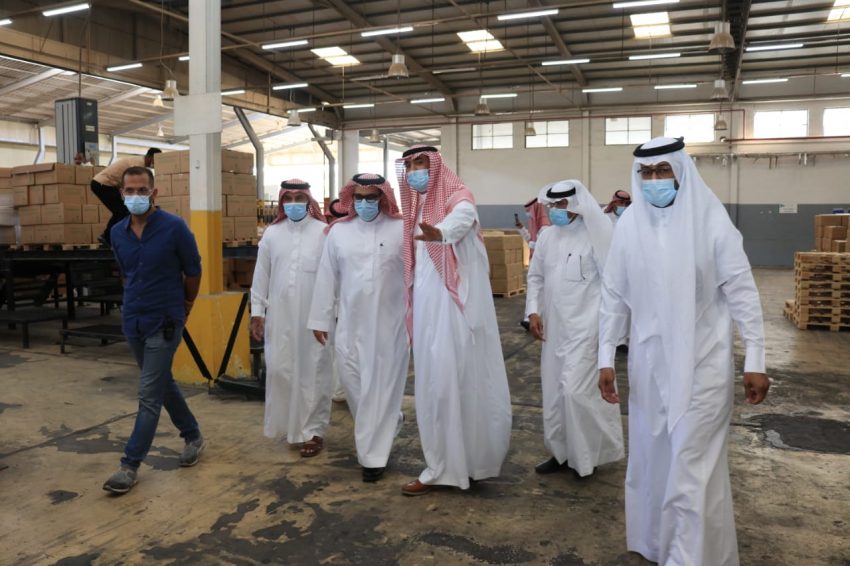 مدير عام صندوق التنمية الزراعية يزور مصنع تعبئة التمور بالأحساء