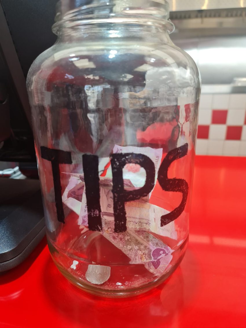 ثقافة جديدة.. صدقة أم بقشيش!