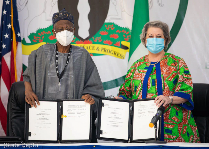 عودة 30 قطعة من برونزيات بنين الى نيجيريا