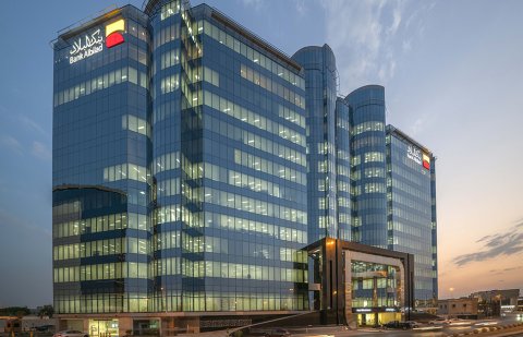 لتجربة سفر فاخرة... بنك البلاد يطلق بطاقة فيزا ترافل باس الائتمانية