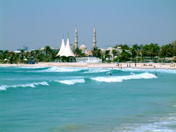 أحد شواطئ دبي