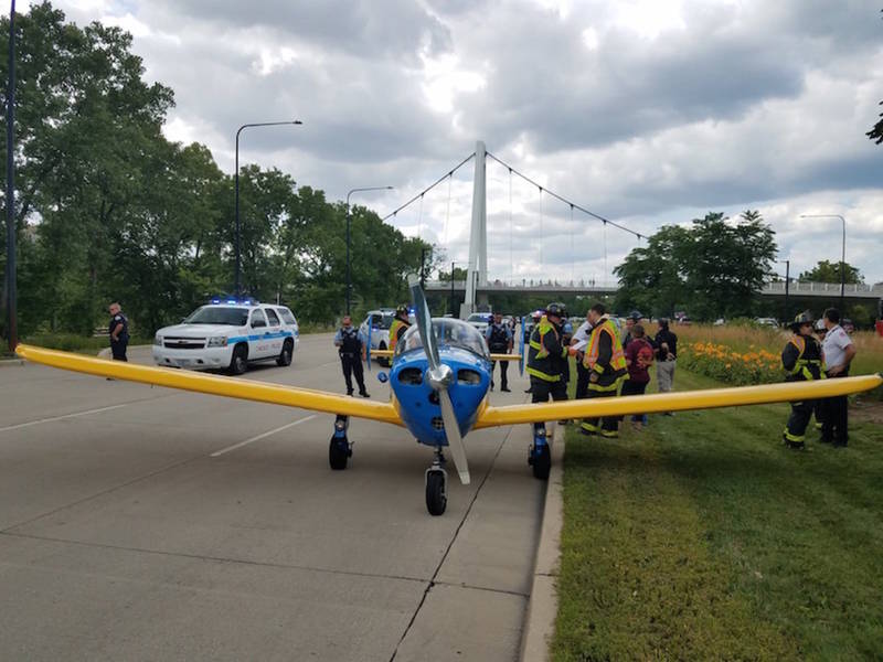 الطائرة بعد هبوطها