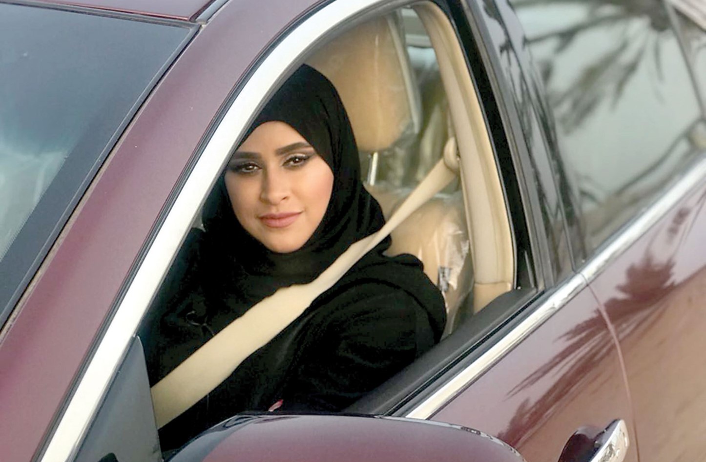 سبيكة الدوسري أول سعودية تغادر المملكة بسيارتها الخاصة (نقلًا عن صحيفة الأيام)