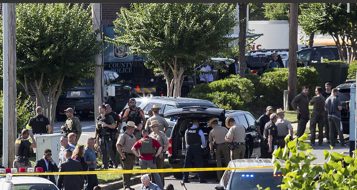 الشرطة الامريكية في موقع الحادث