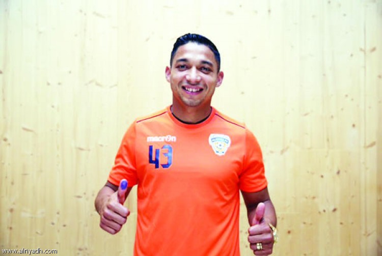 الفيحاء يتهي علاقته مع الهندوراسي ايمليو إيزاغوير