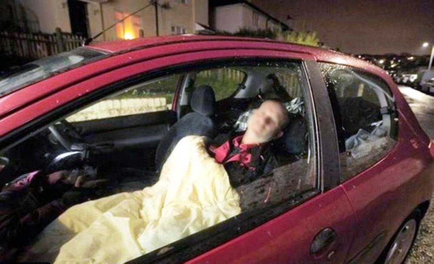 امريكي يعيش في السيارة, اعتداء