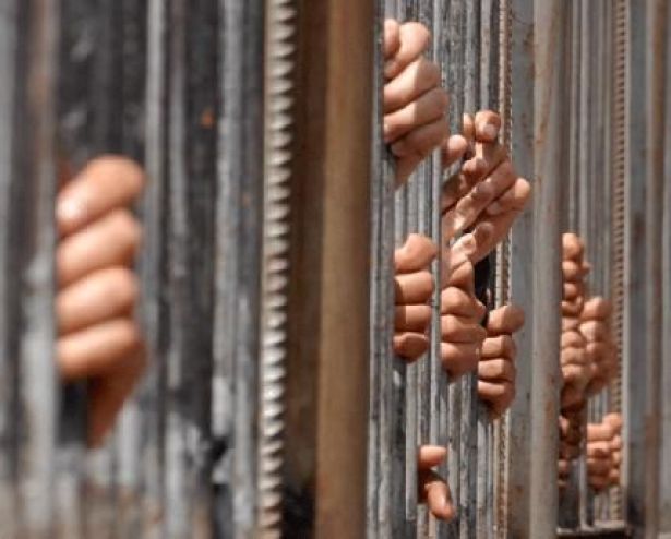 سجناء أمريكيون يخترقون شبكة الإنترنت لمشاهدة الأفلام