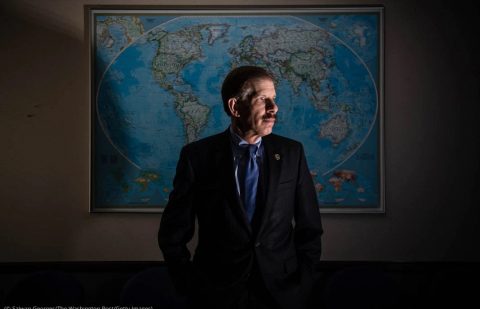 أميركي شهير بملاحقة المجرمين يحقق الآن في جرائم الحرب في أوكرانيا