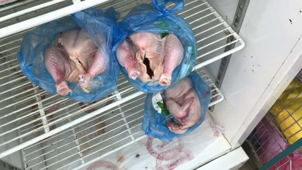 ضبط سلع غذائية فاسدة