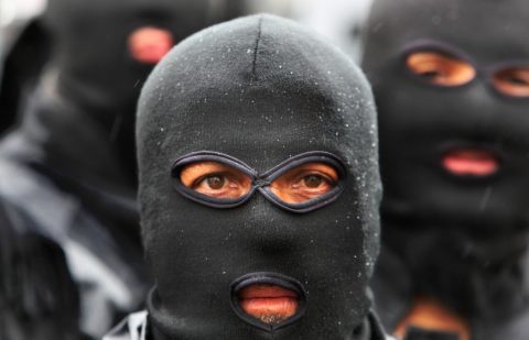 قوات الأمن الإيرانية تضطهد المواطنين الإيرانيين وتعدم كثير منهم