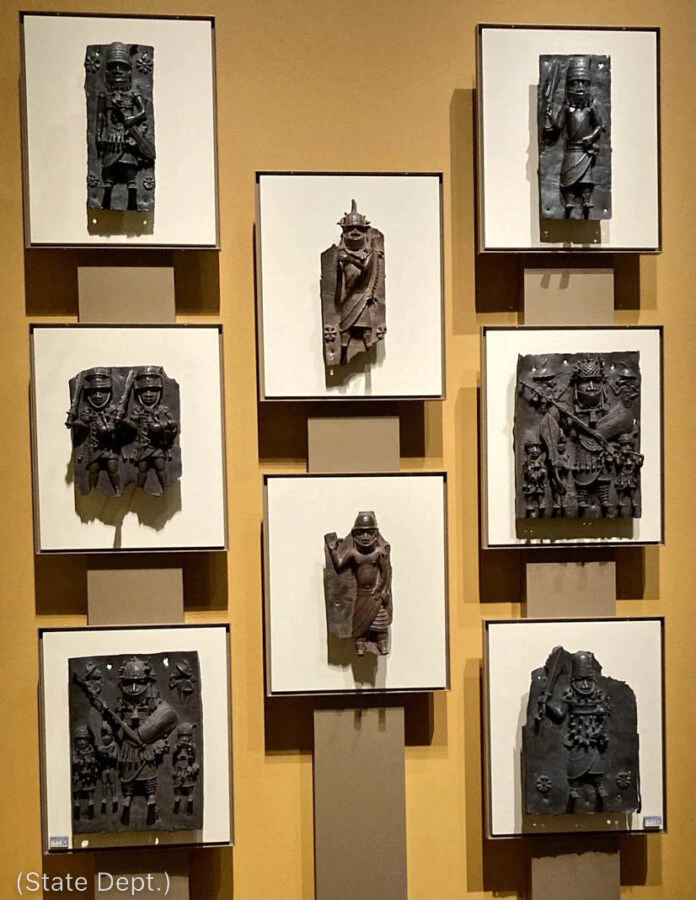 عودة 30 قطعة من برونزيات بنين الى نيجيريا