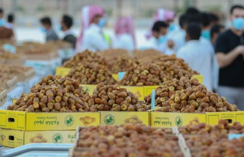 موسم عنيزة للتمور