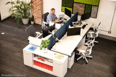 تقول إسبينوزا إن “التمكين والابتكار والقدرة على التكيف والشفافية والمرح” هي القيم الأساسية المشتركة التي يتمسك بها الموظفون في شركة فريدم إنتريورز